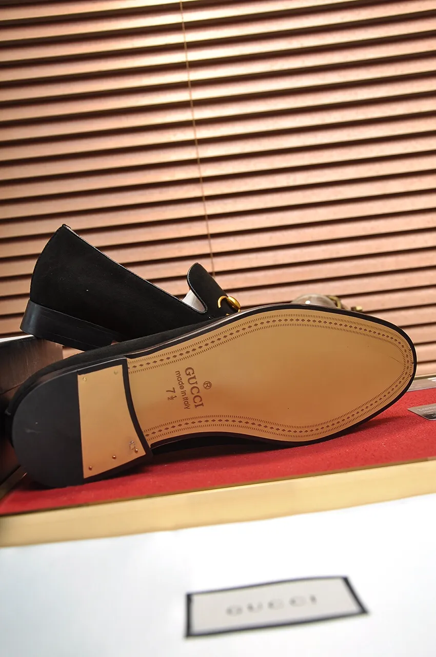 Men's men's shoes 💰500💶 [LV] (original single cowhide lining) 🍀LV's latest genuine leather business suit shoes are launched simultaneously on the official website. The first-layer cowhide imported from Italy is made of heavy gold, 💥official website 1:1 rubber outsole. Versatile to wear, high-end without losing class, and the color combination is extraordinary. This four-season style is alluring when worn on your feet, showing off your big-name flair. Standard code 38-45 (45 customized)